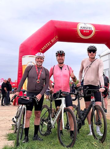 “Na de Cauberg draag je het publiek gewoon over de top” Nick van Loenen over de Amstel Gold Race met de ZekerArbo FiTClub