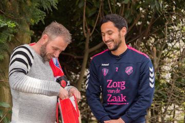 FC Utrecht speelt 24 april met een mantelzorger op de borst