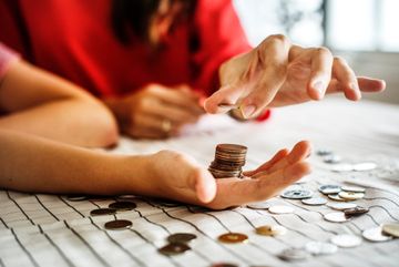 Mensen met schulden worden steeds armer en dit leidt tot stress