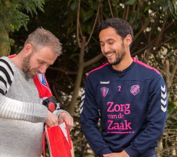 FC Utrecht speelt 24 april met een mantelzorger op de borst