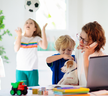Jonge ouders ondanks stress van de pandemie wel fan van thuiswerken