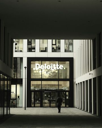 De belangrijkste inzichten voor jou, als werkgever, uit de Deloitte Global Gen Z and Millennial Survey 2026