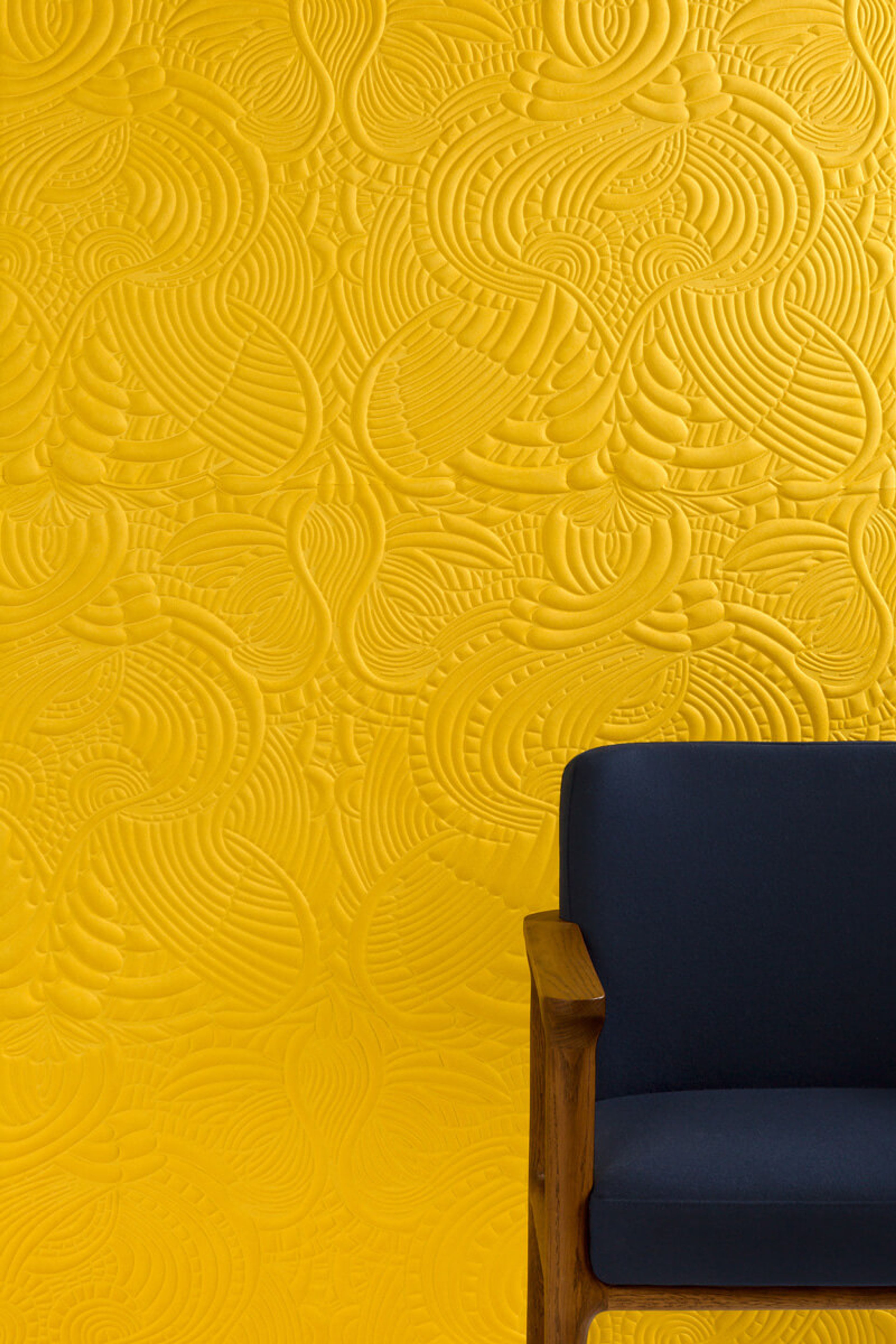Behang met botanisch dessin in een woonkamer