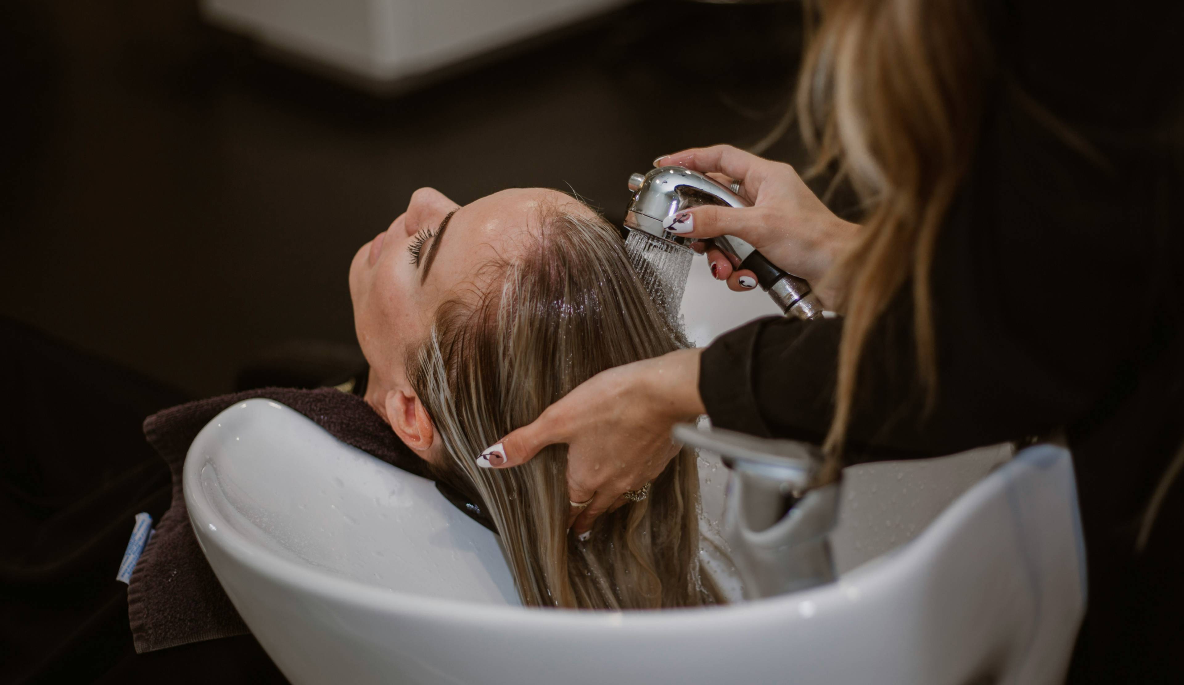 Jouw Haar, Jouw Stijl — Perfect Voor Krullen en Vrouwen