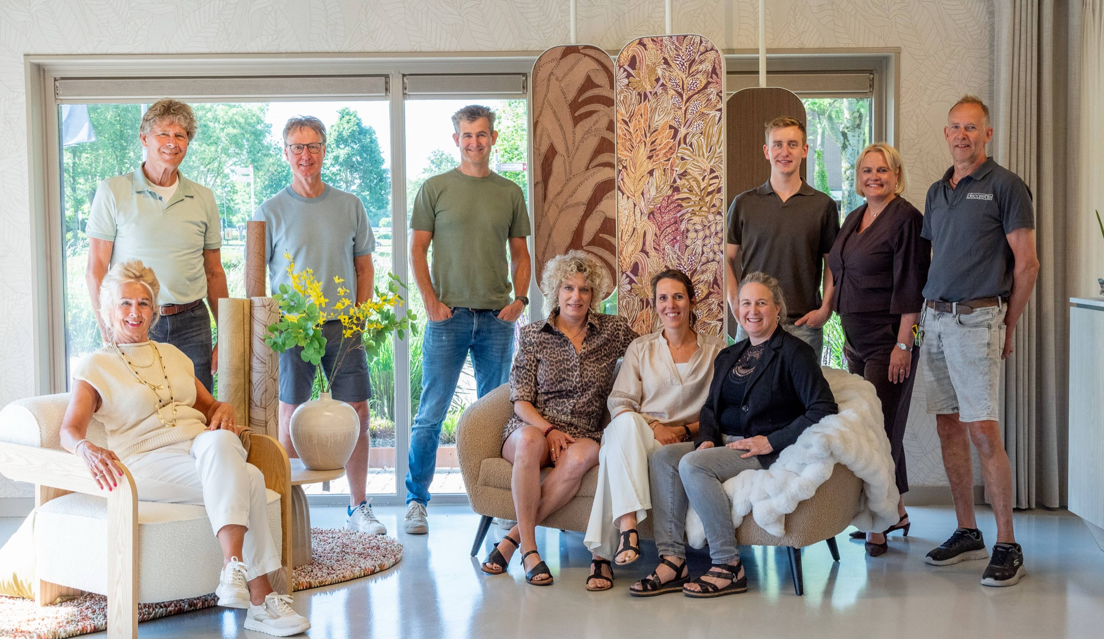 Het team van Decorette Van Diepen Design in de showroom in Grootebroek