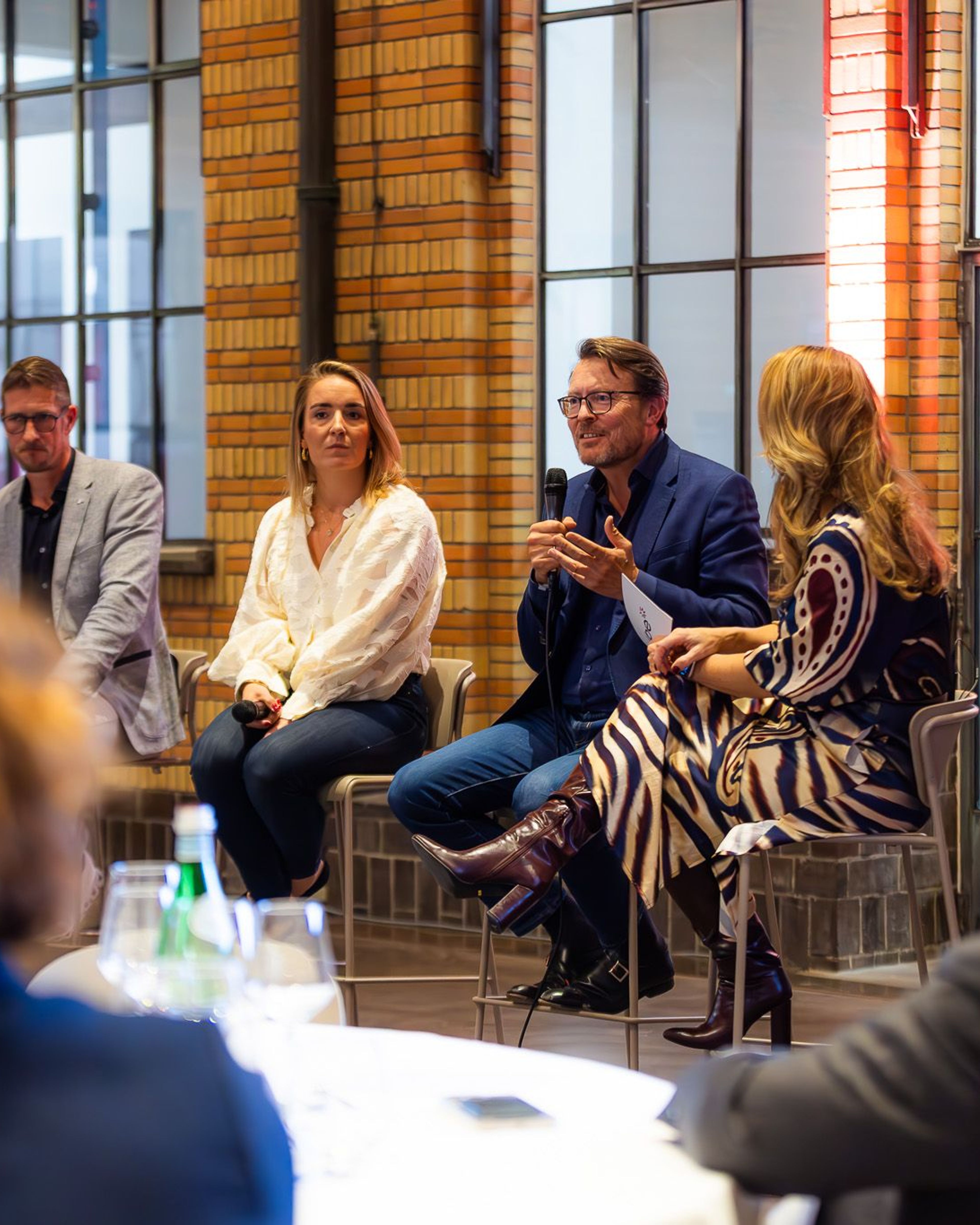 Paneldiscussie met spreker en deelnemers.